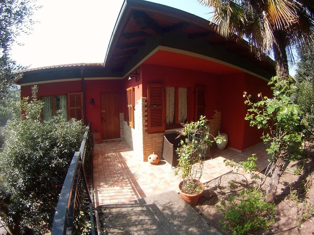 Red House Conditioned Whit Pool Enchanting Lake View Malcesine 0*,  Italia