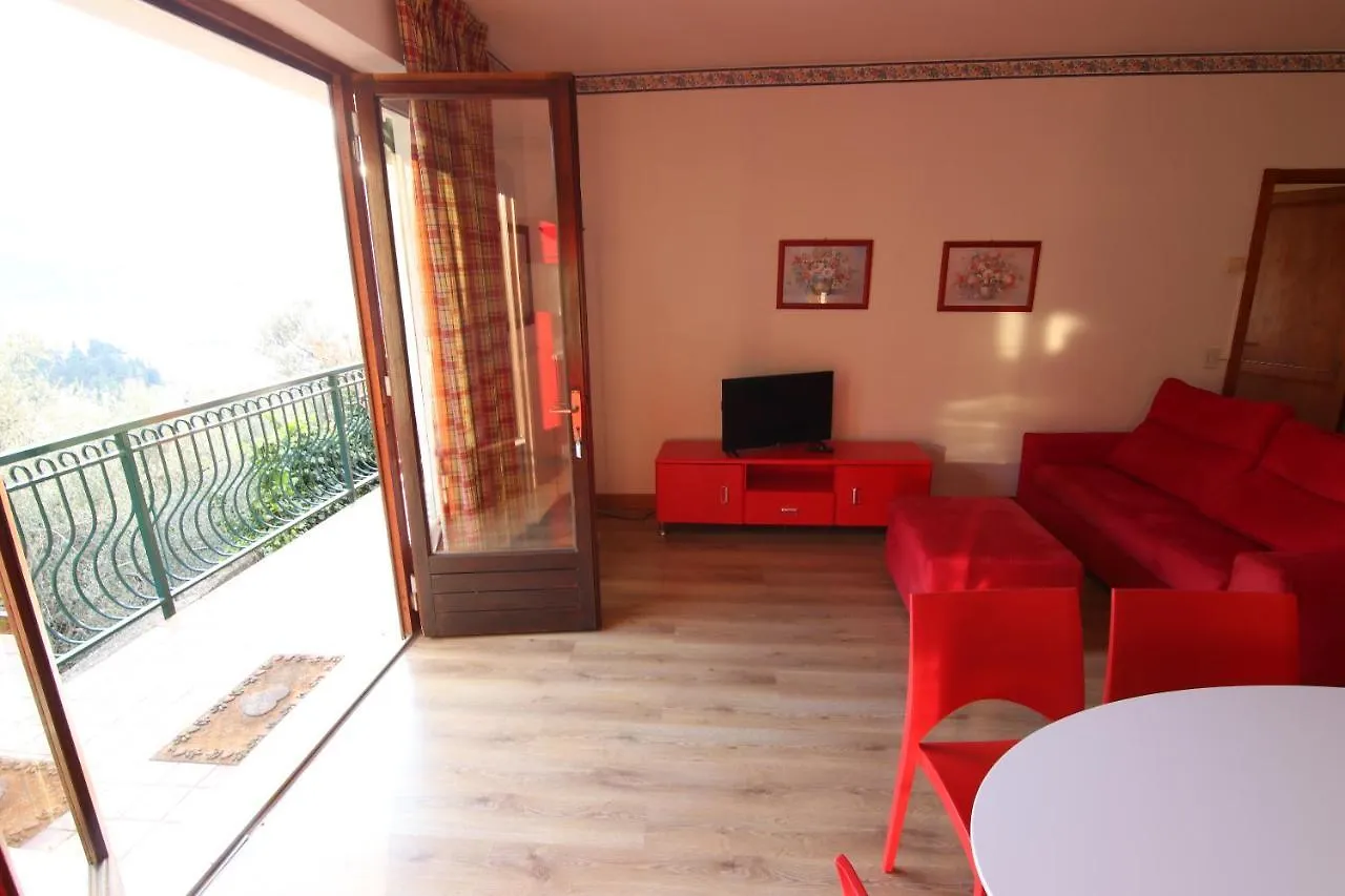 Red House Conditioned Whit Pool Enchanting Lake View Malcesine 0*,  Italia