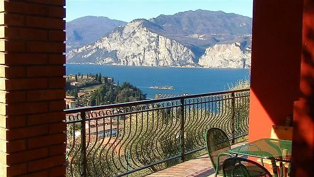 Red House Conditioned Whit Pool Enchanting Lake View Malcesine
