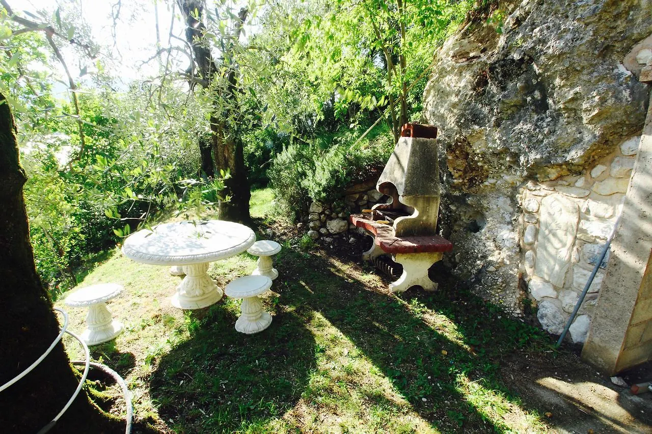 Red House Conditioned Whit Pool Enchanting Lake View Malcesine Apartamento